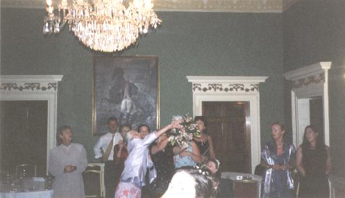 bouquet.jpg (22083 bytes)