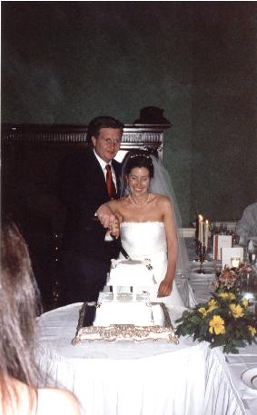 cake2.jpg (20750 bytes)